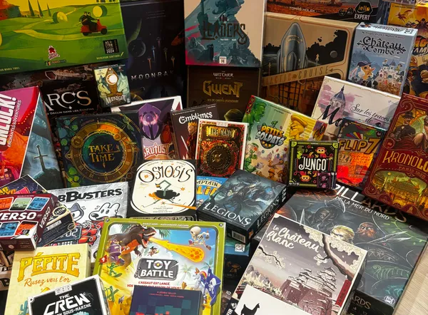 Plus de 500 jeux de société disponibles au bar à jeux The White Rabbit à Lyon