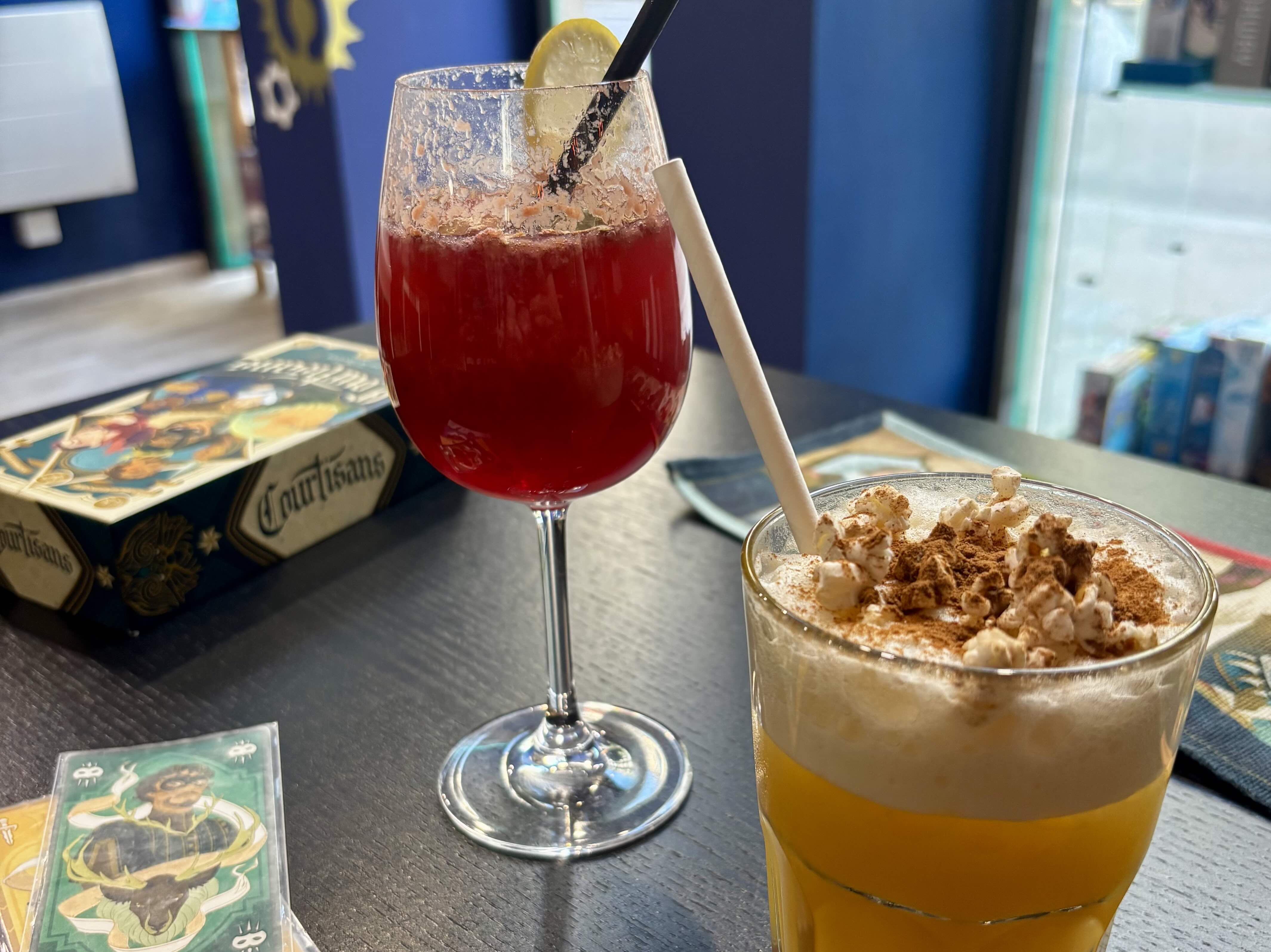 Cocktails maison avec et sans alcool au bar à jeux The White Rabbit à Lyon