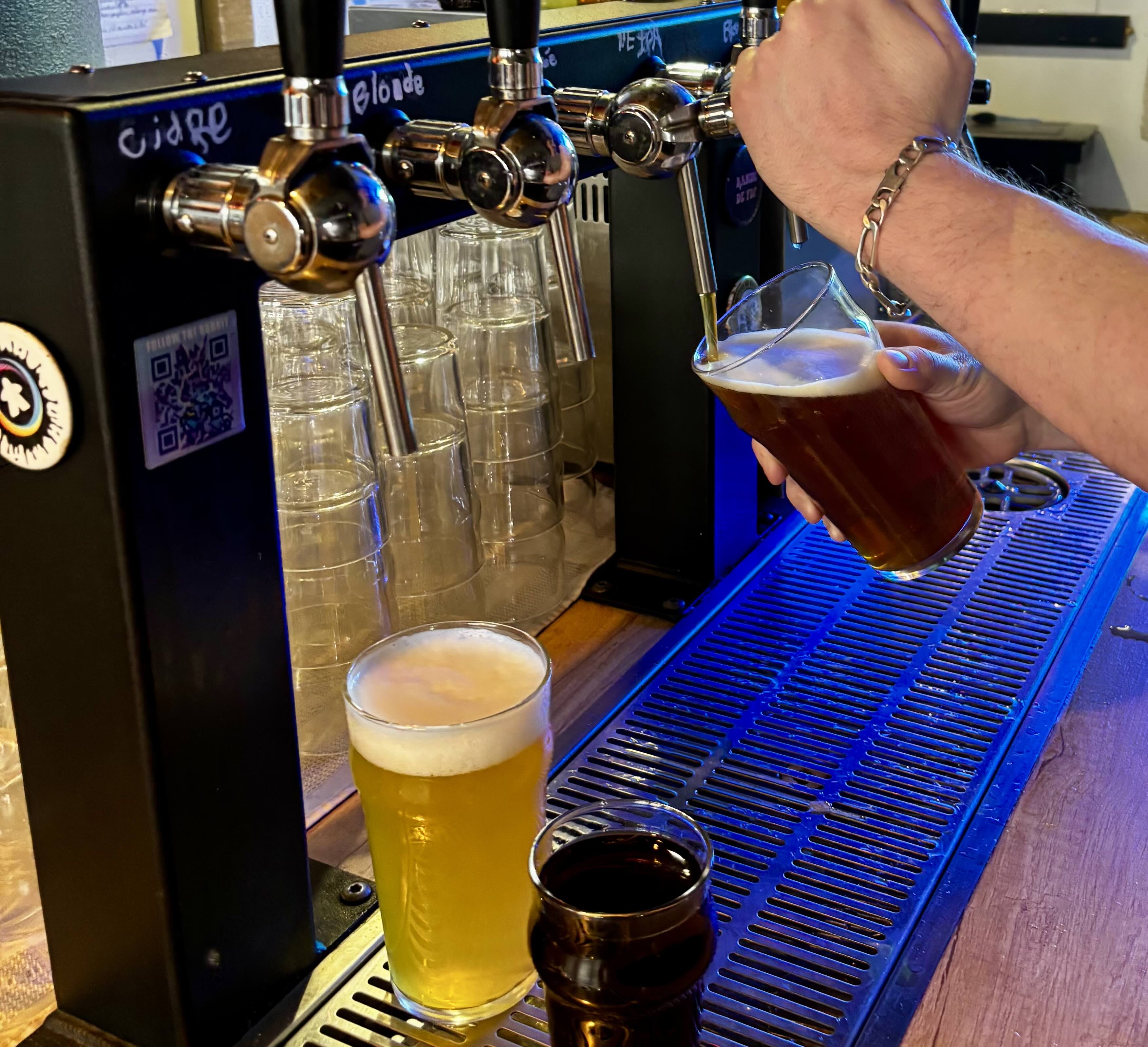 Bières cidres limonade artisanales pression au bar à jeux The White Rabbit à Lyon